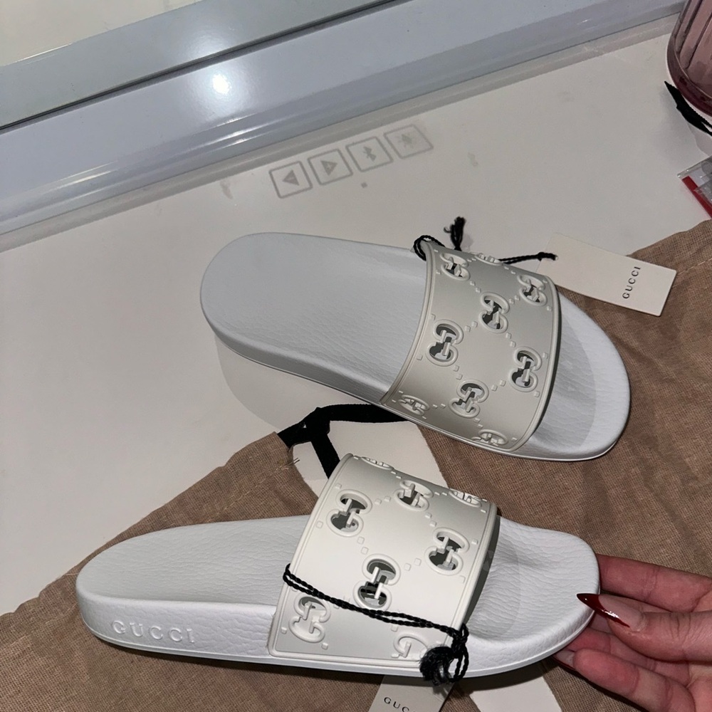 BRAND NEW Gucci White Rubber GG Slide Sandals 36 EU / 5.5 US SIZE - Picture 3 of 9